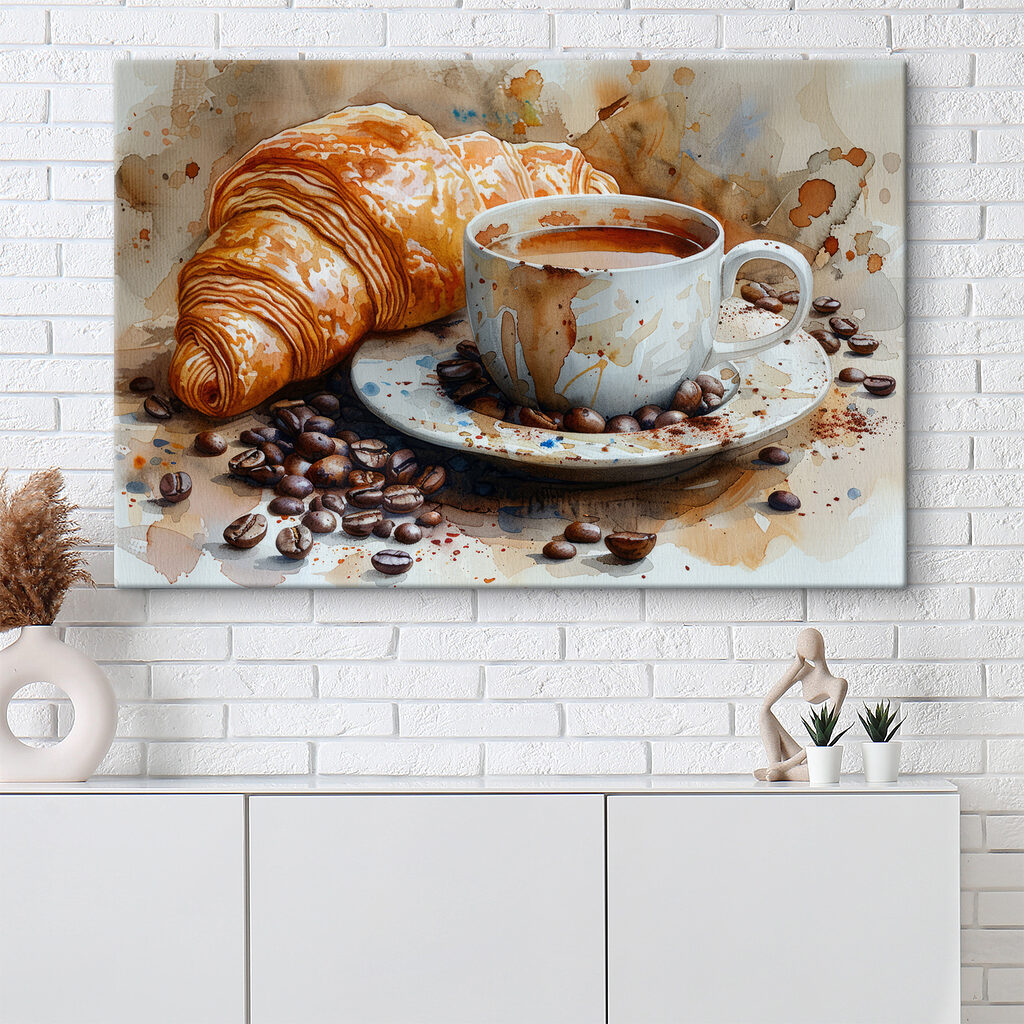 Croissant und Kaffee in einem Interieur