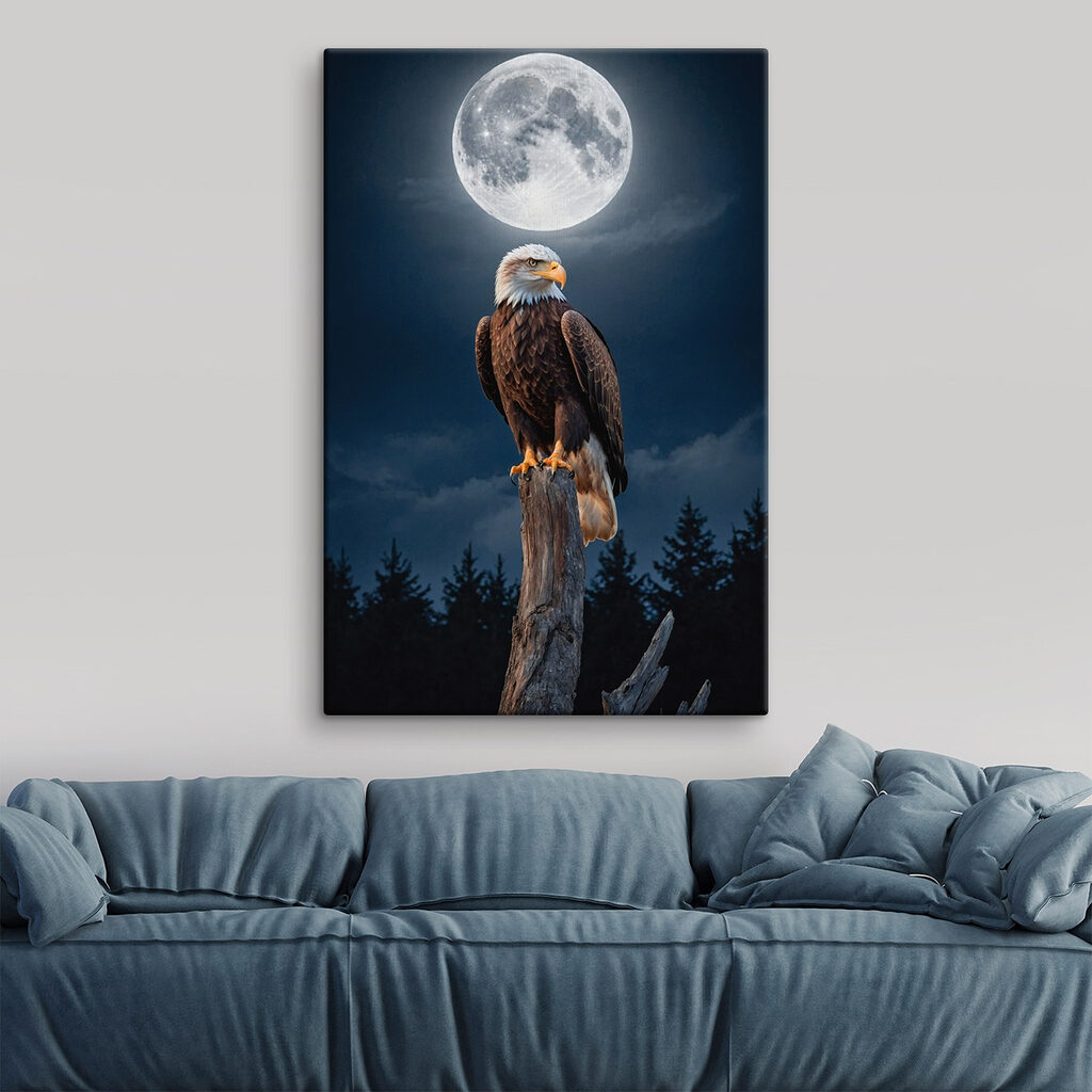 Seeadler unter Vollmond in einem Interieur