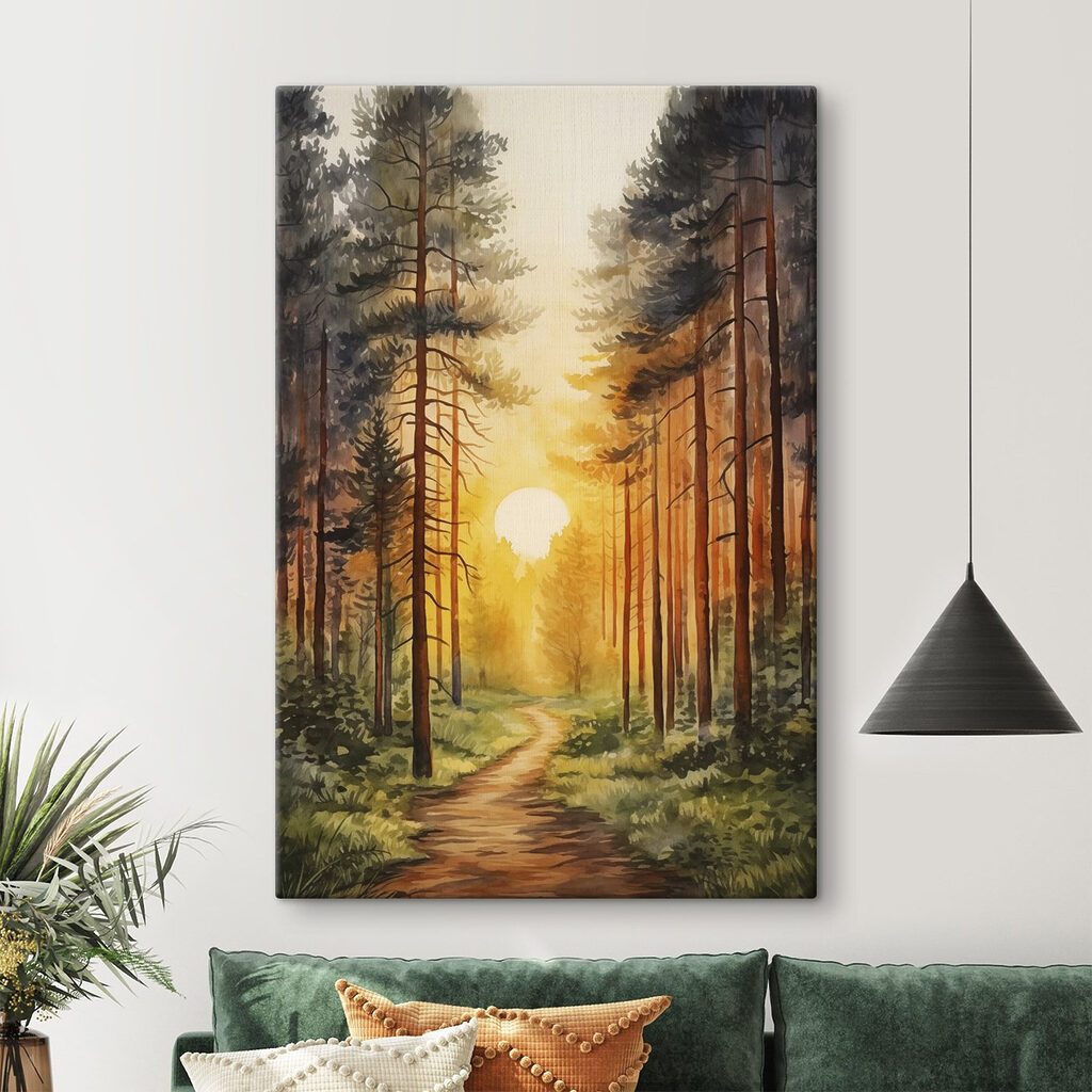 Sonne zwischen Kiefernstämmen in einem Interieur