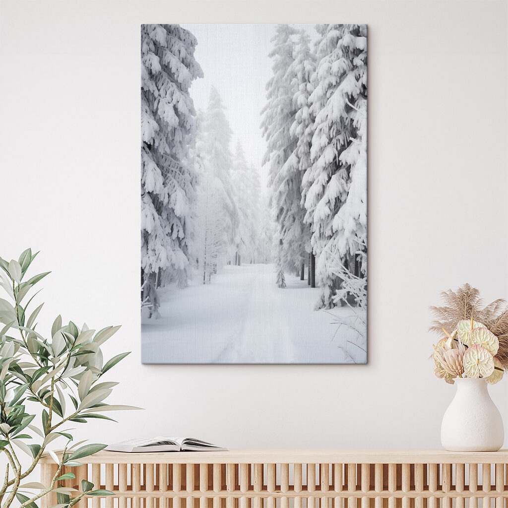 Verschneiter Pfad zwischen Tannen — Interieur 2