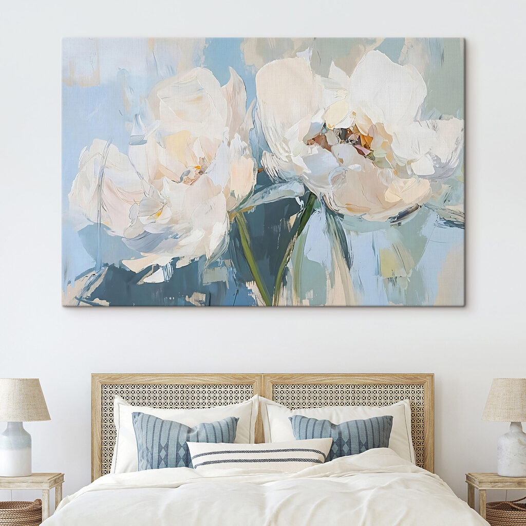 Weiße Tulpen vor Hellblau — Interieur 2