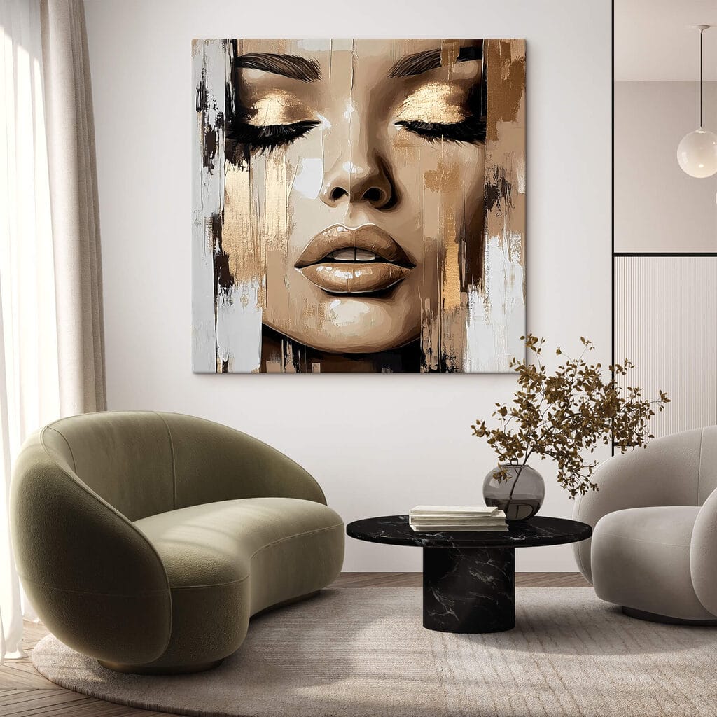 Geschlossene Augen in Beige in einem Interieur