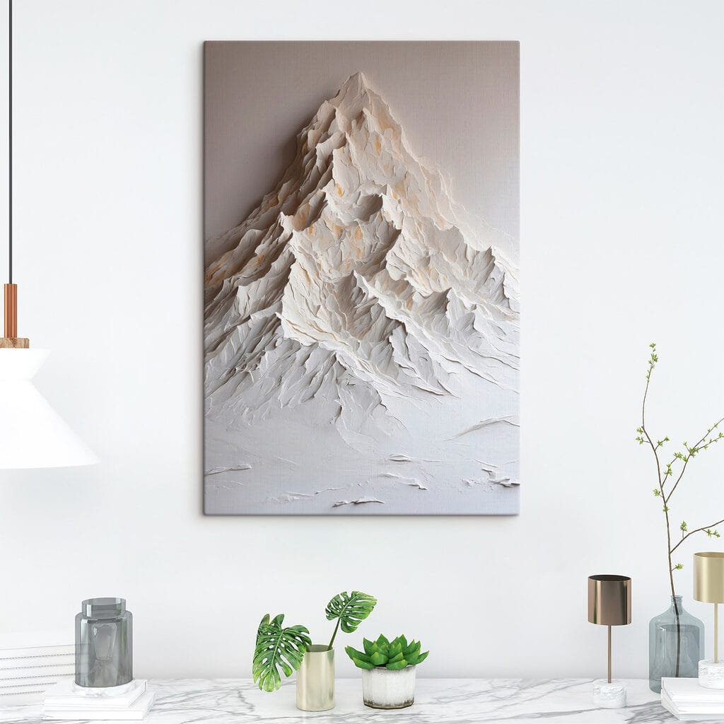 Weißer Berg mit Falten in einem Interieur