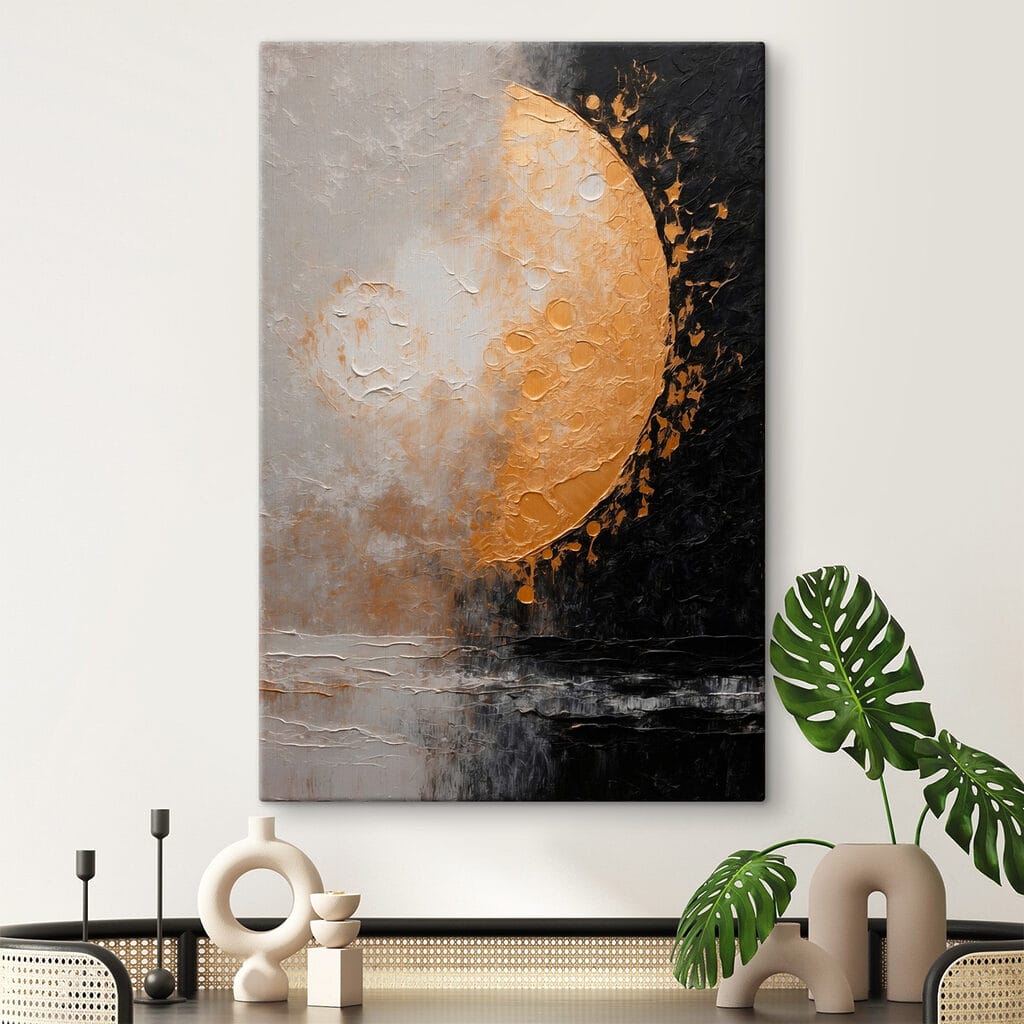 Goldgelber Mond zwischen Grau in einem Interieur