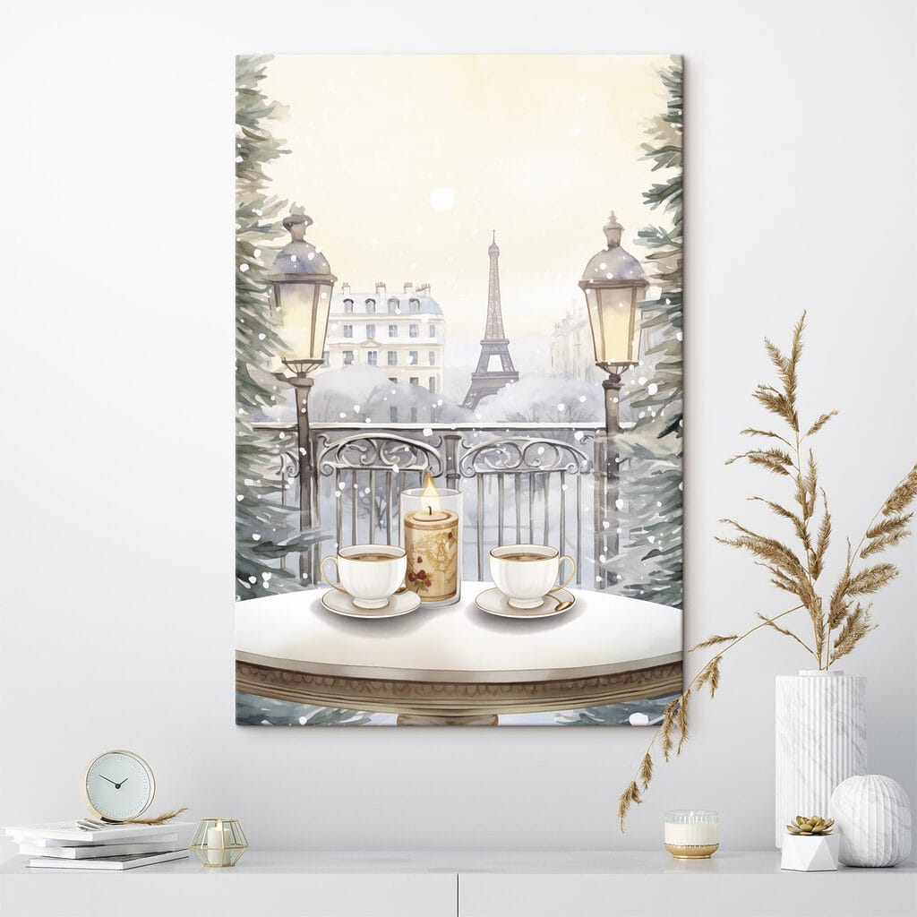 Winterkaffee mit Eiffelturm in einem Interieur