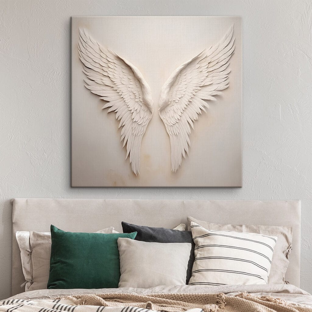 Zwei Flügel in Cremeweiß in einem Interieur