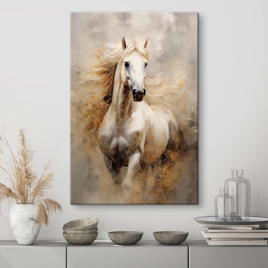 Weißes Pferd im Staubschimmer in einem Interieur
