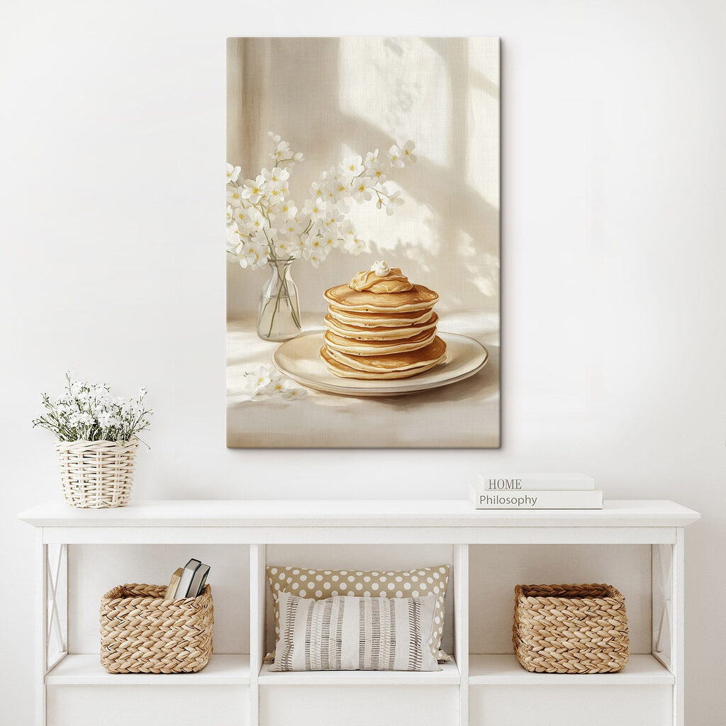 Pfannkuchen mit weißen Blüten in einem Interieur