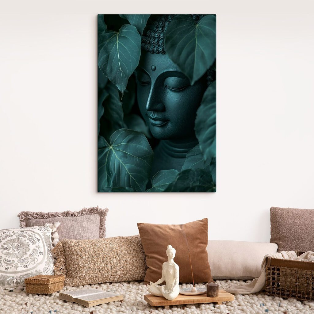 Buddha hinter Herzblättern in einem Interieur