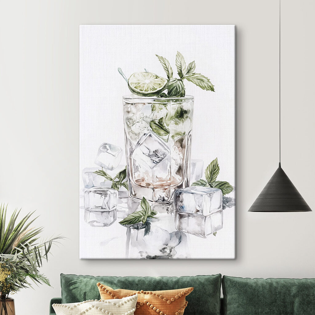 Limettendrink mit Minze in einem Interieur