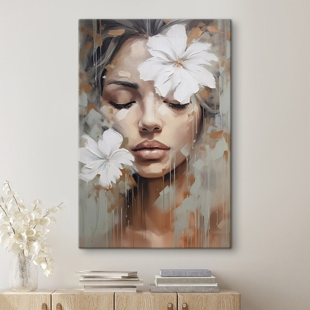 Frauenporträt zwischen weißen Blüten in einem Interieur