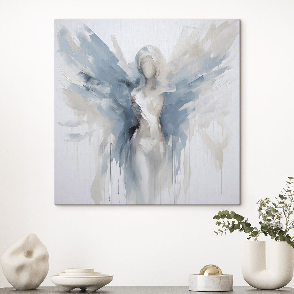 Engel in Eisblau in einem Interieur