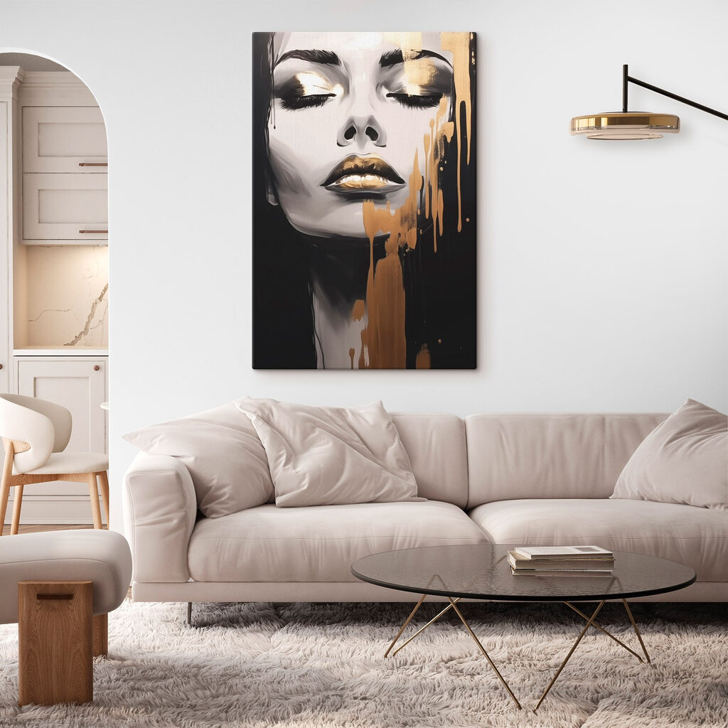 Geschlossene Augen mit Goldfarbe in einem Interieur