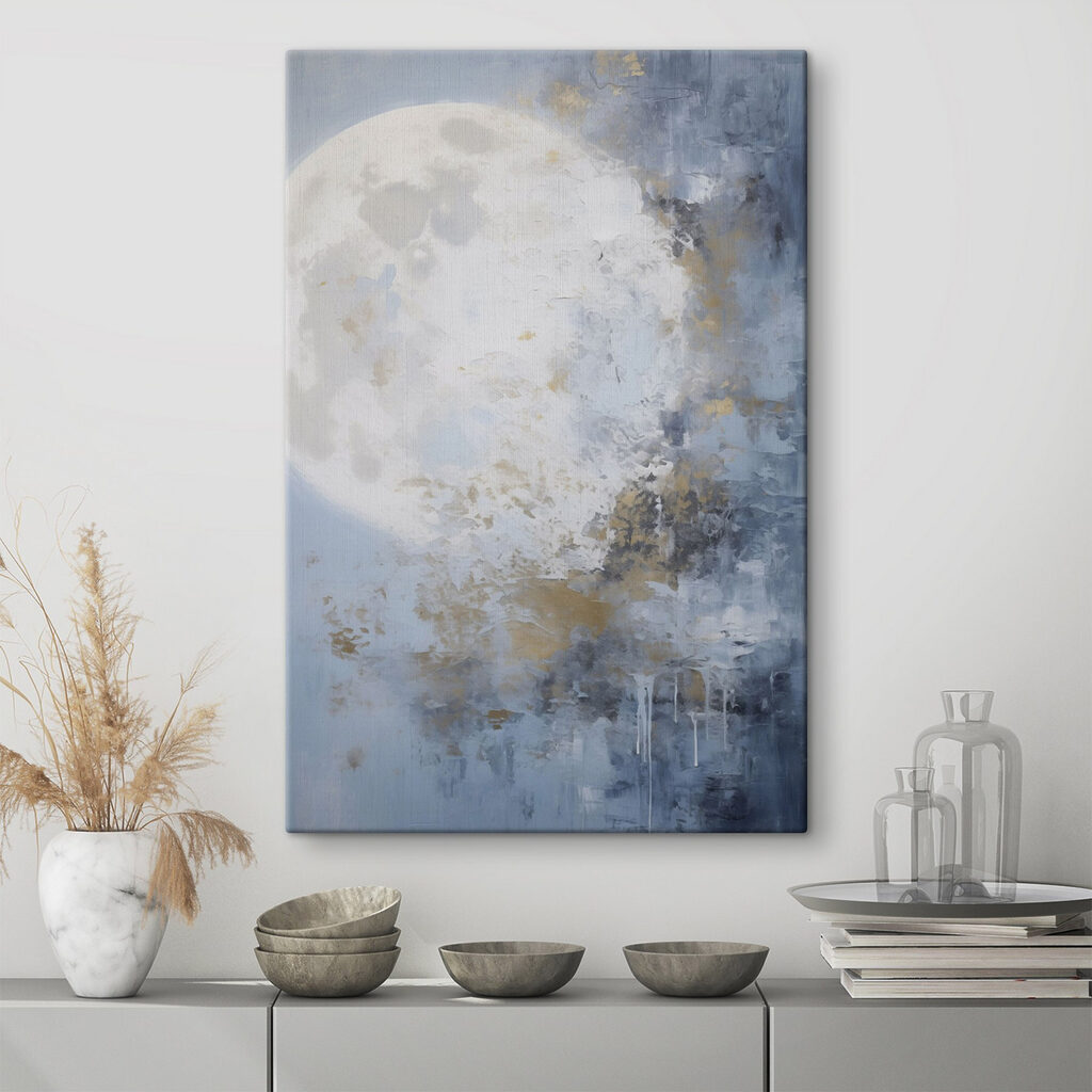 Vollmond über Farbspuren in einem Interieur