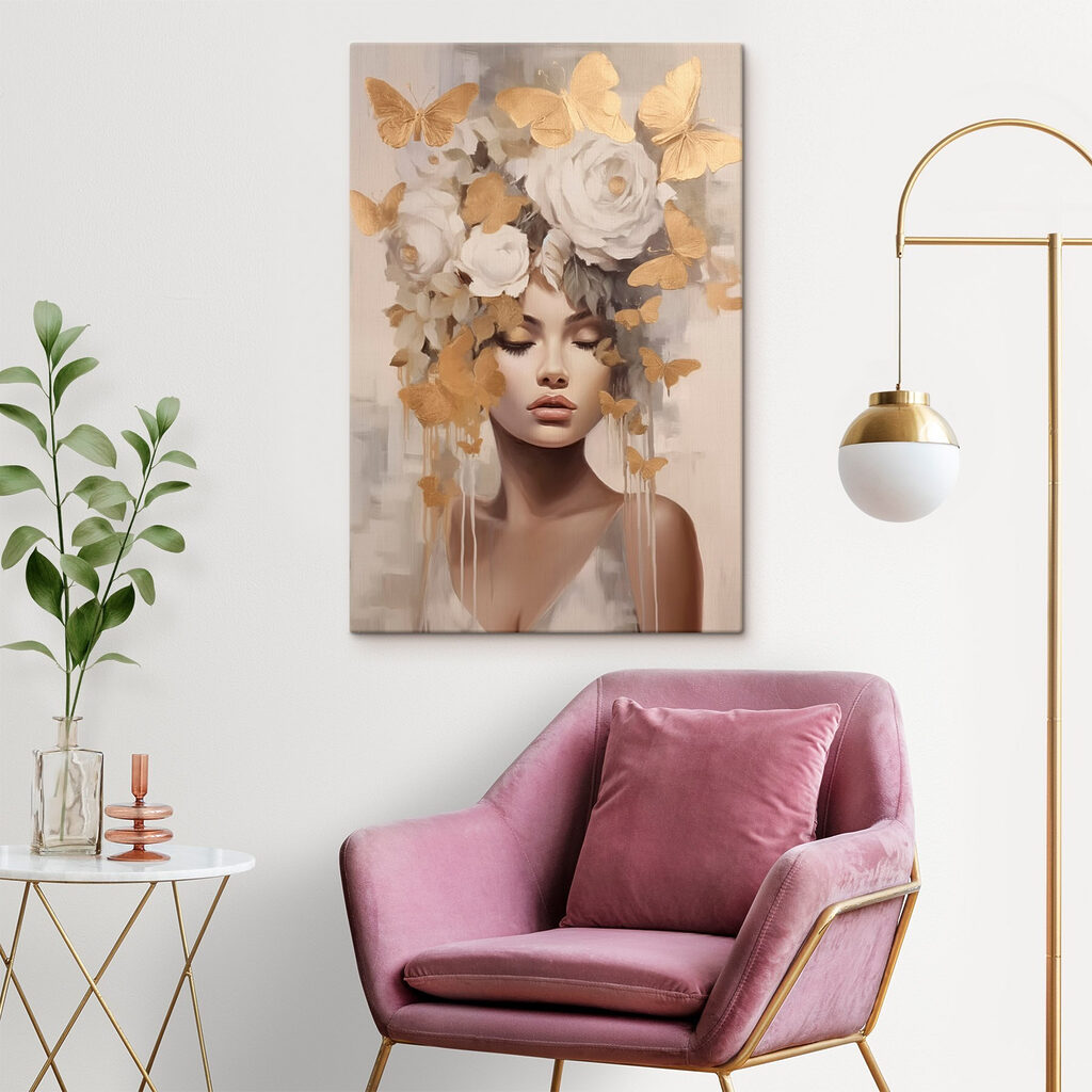 Blütenkranz mit goldenen Faltern in einem Interieur