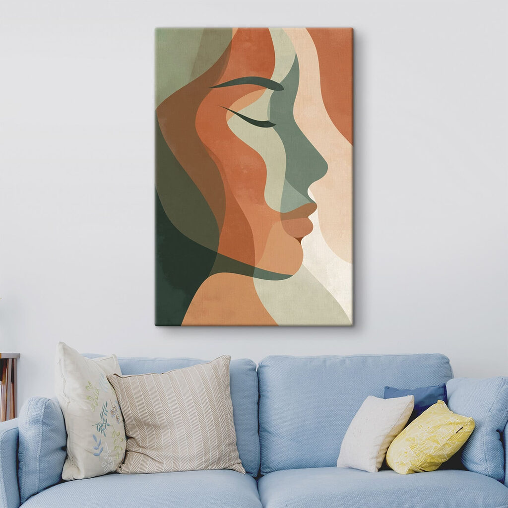 Frauenprofil in warmen Grüntönen in einem Interieur