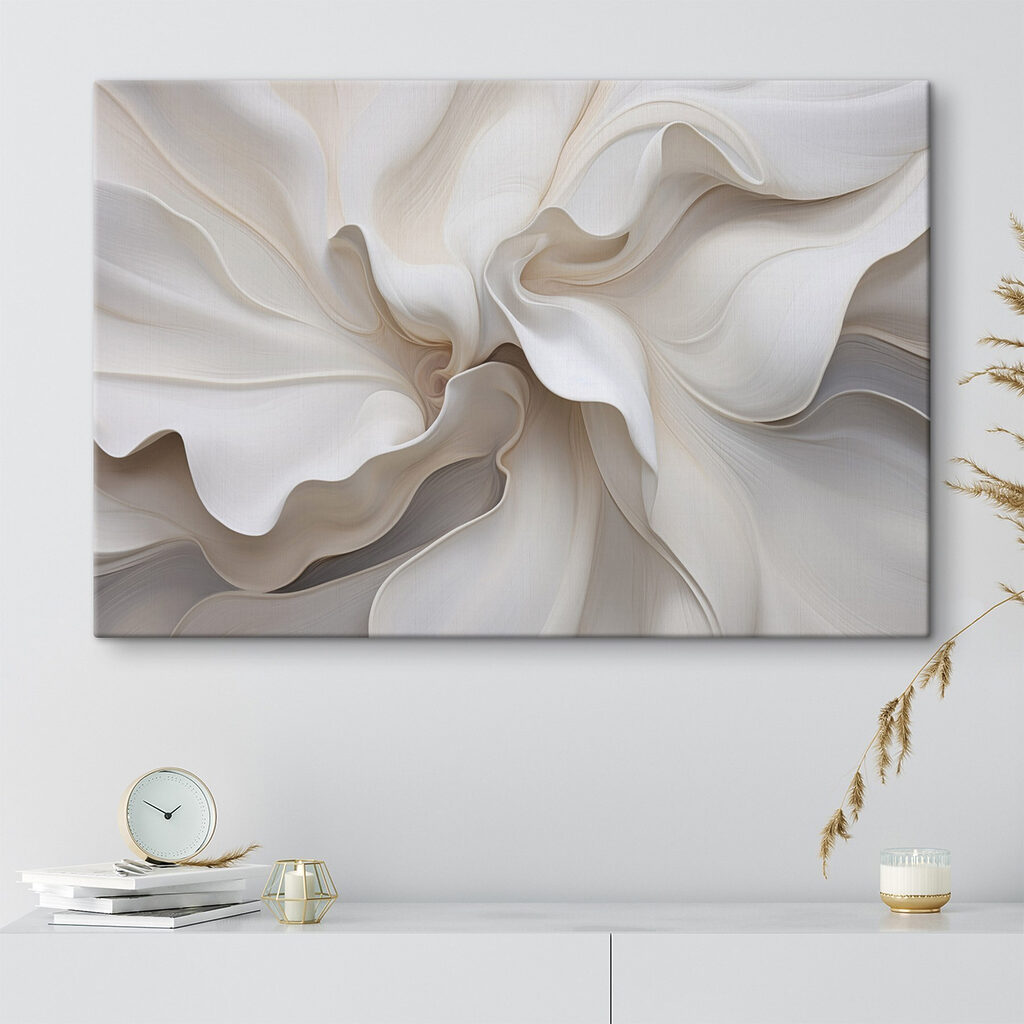 Weiße Falten in Blütenform in einem Interieur