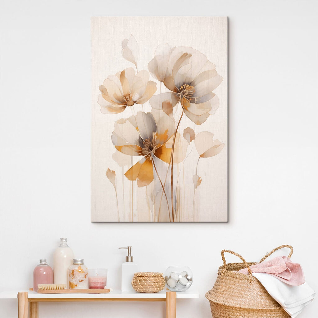 Blüten in sanften Ockertönen in einem Interieur