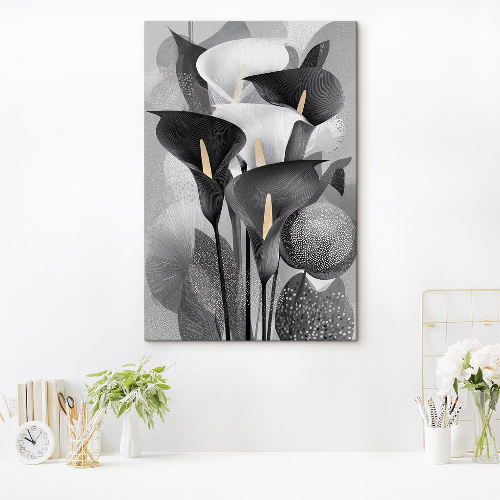 Schwarze Kelche zwischen Weiß in einem Interieur