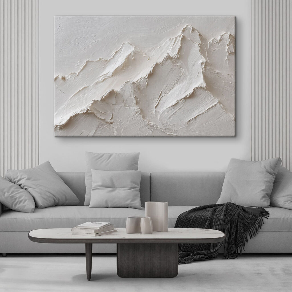 Weiße Bergkämme in Pinselstrichen in einem Interieur