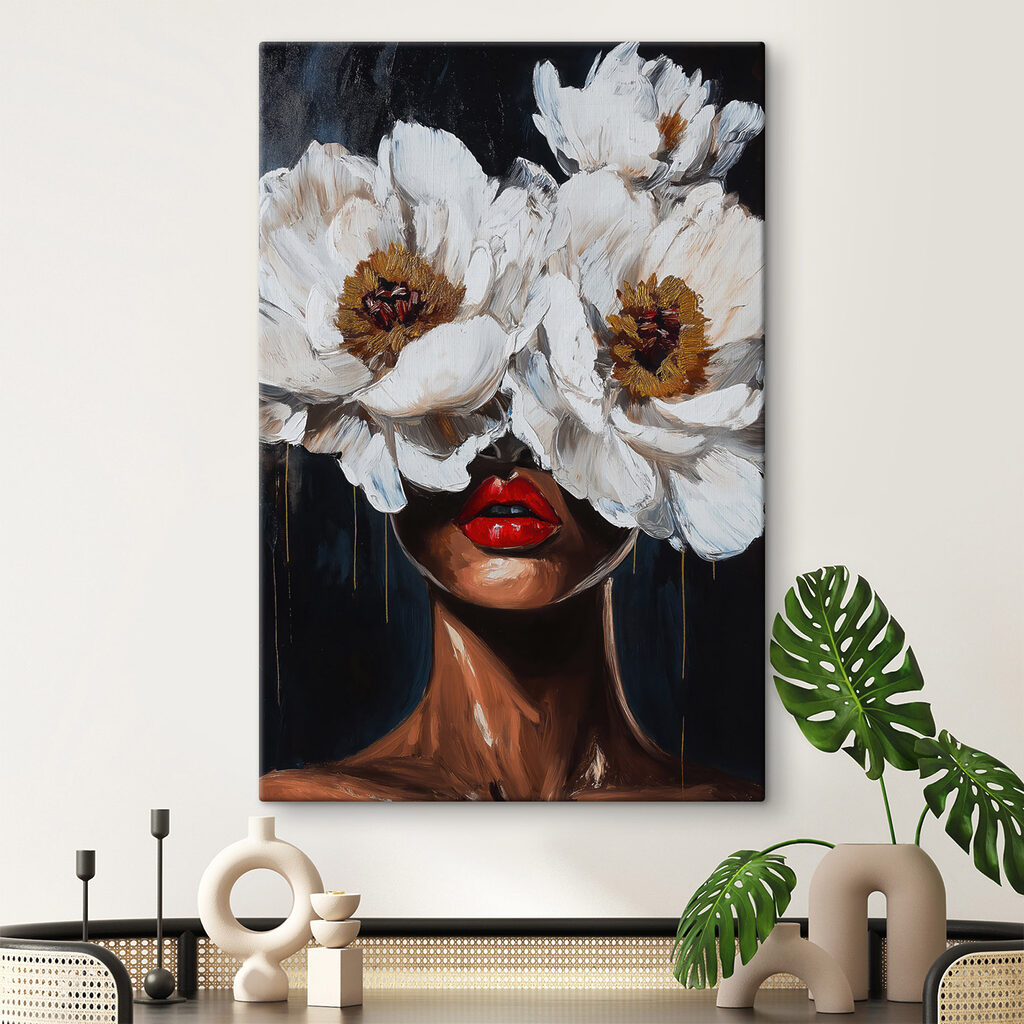 Rote Lippen unter Blüten in einem Interieur