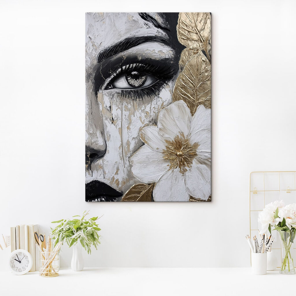 Graues Auge mit Gold in einem Interieur