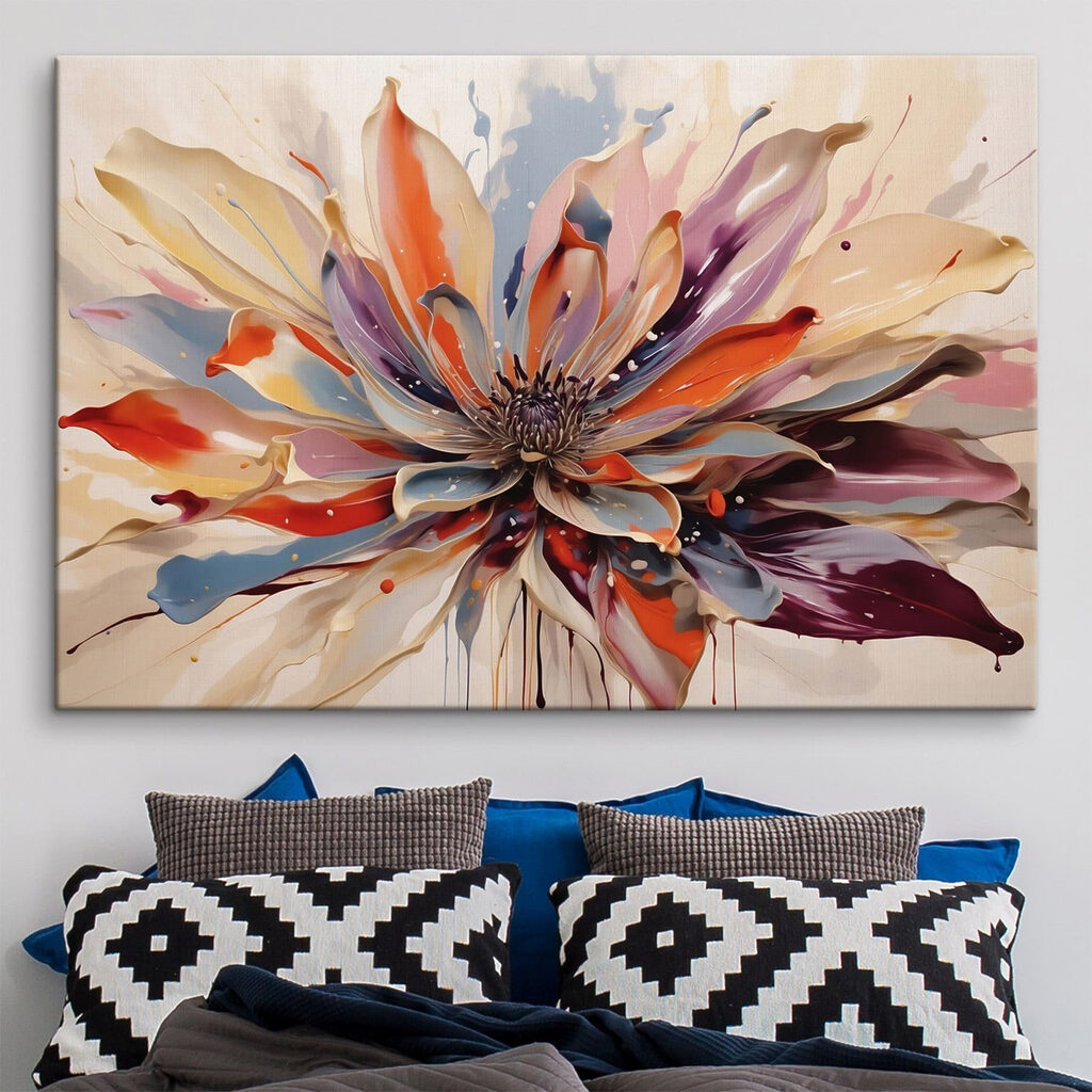 Blütenspritzer in warmen Farben in einem Interieur