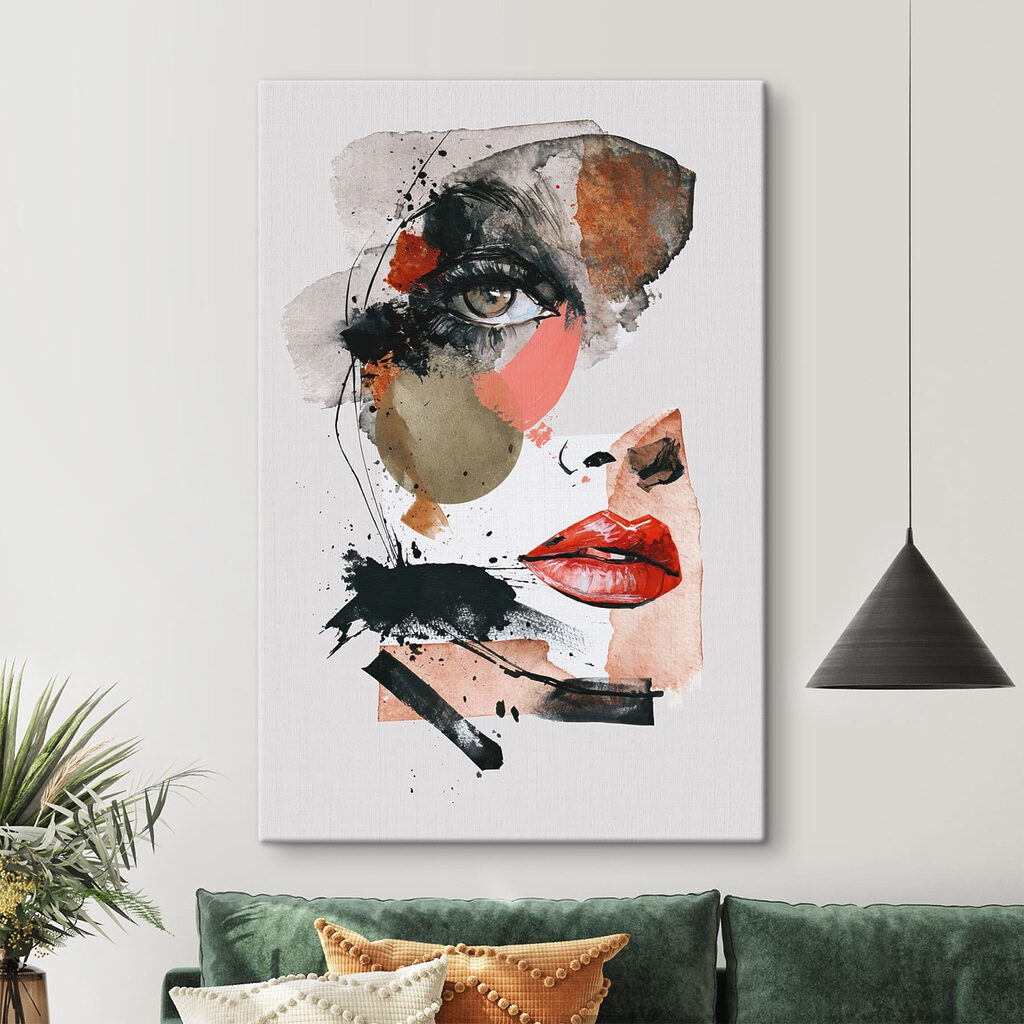 Rote Lippen zwischen Farbflecken in einem Interieur
