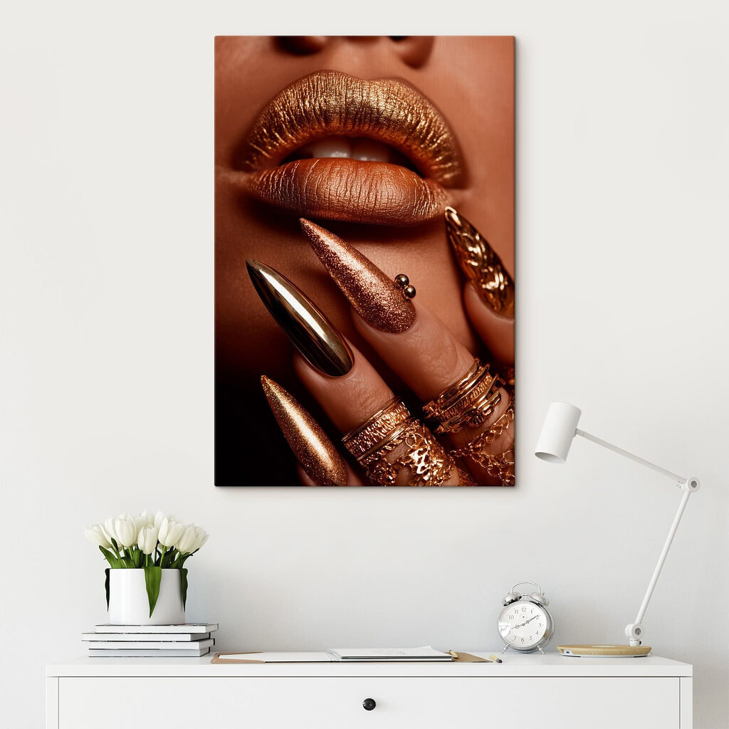 Goldene Lippen und Nägel — Interieur 1