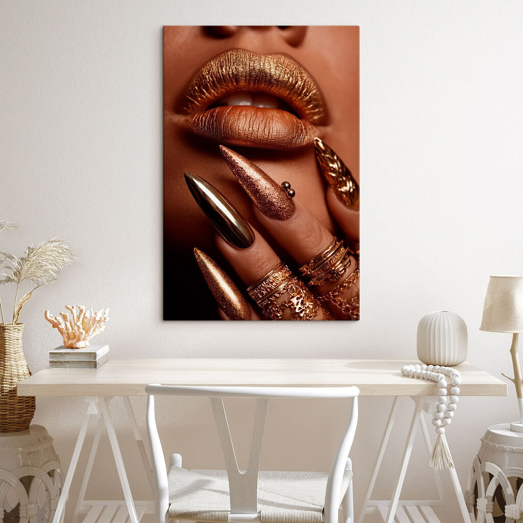 Goldene Lippen und Nägel — Interieur 2
