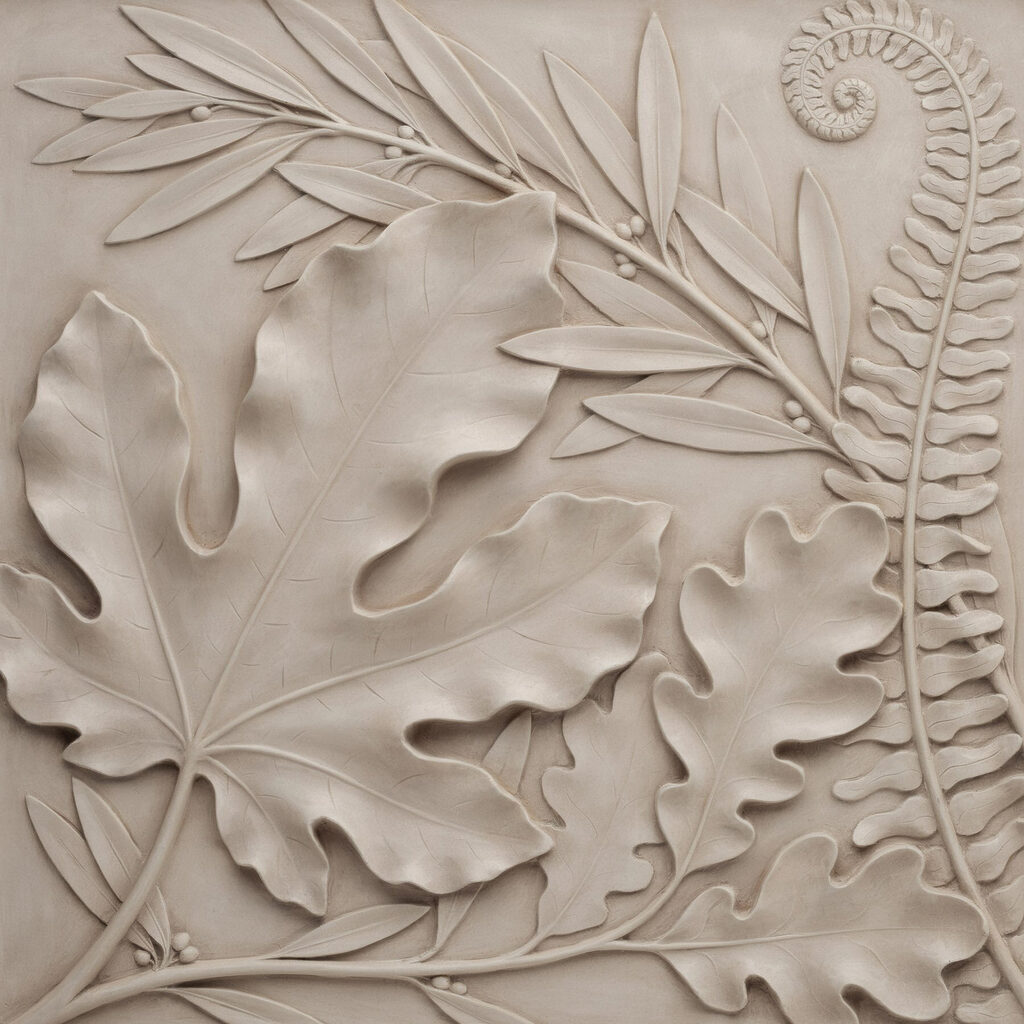 Monstera in sandfarbenem Relief — ganzes Design