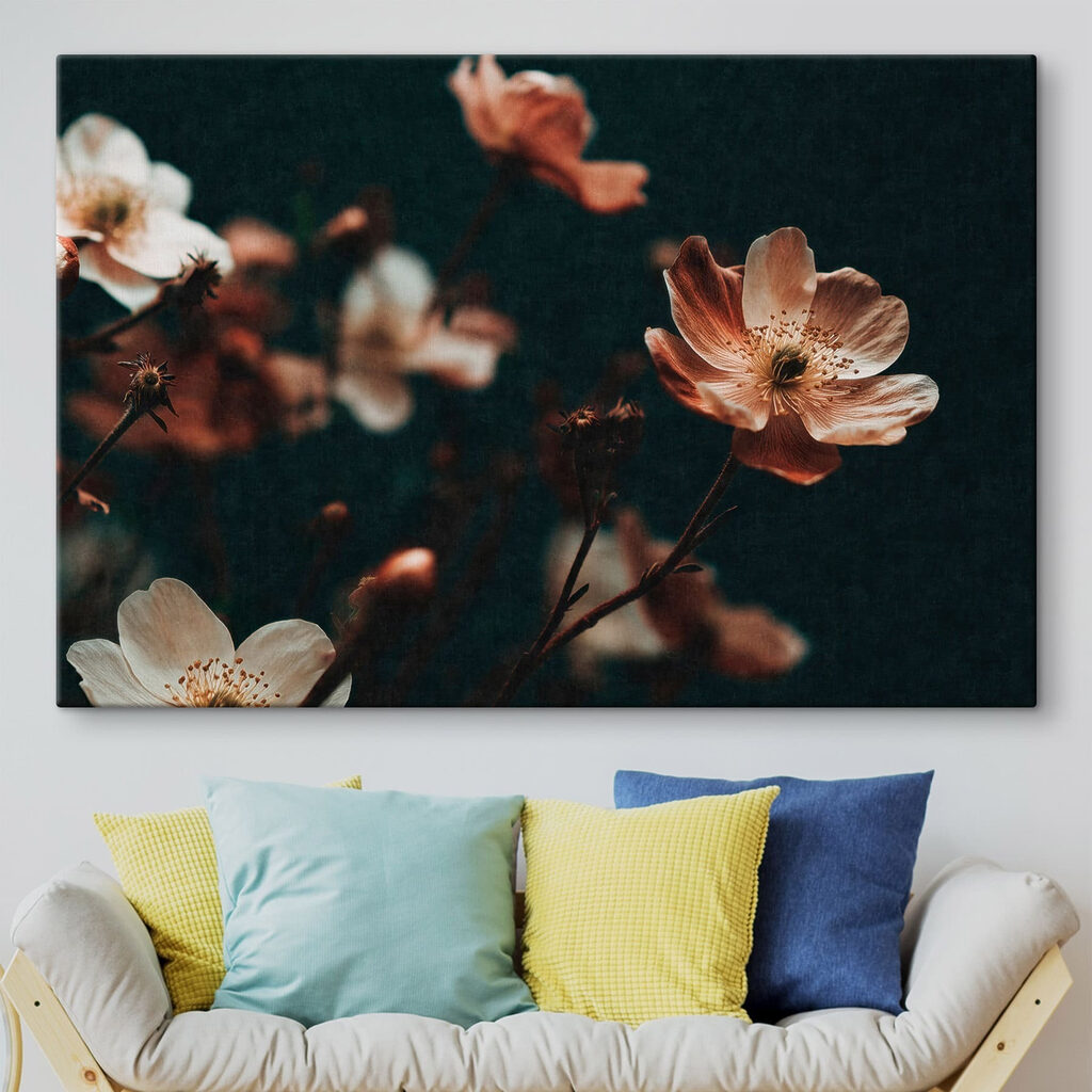 Rostfarbene Blüten im Dunkeln — Interieur 2
