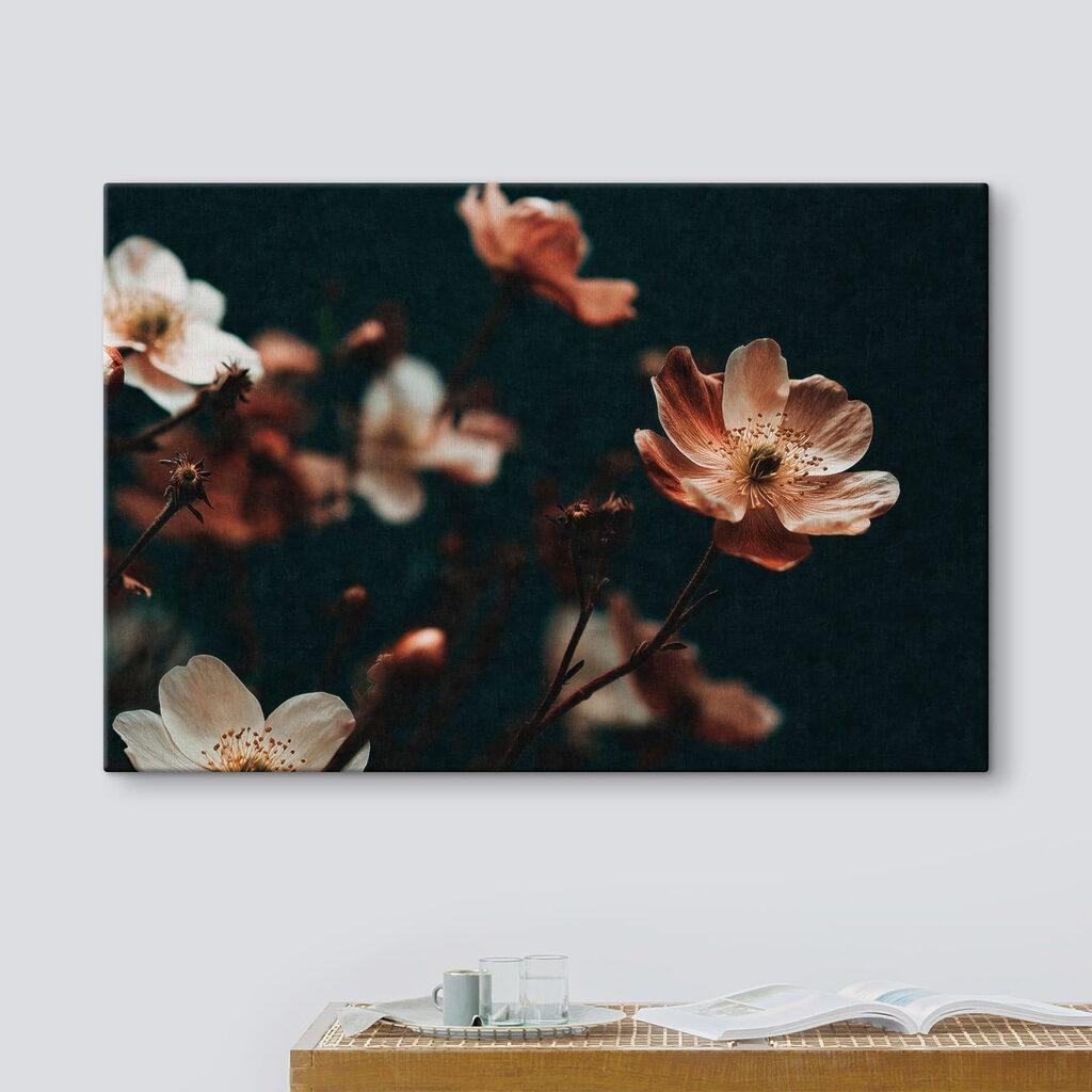 Rostfarbene Blüten im Dunkeln — Interieur 3