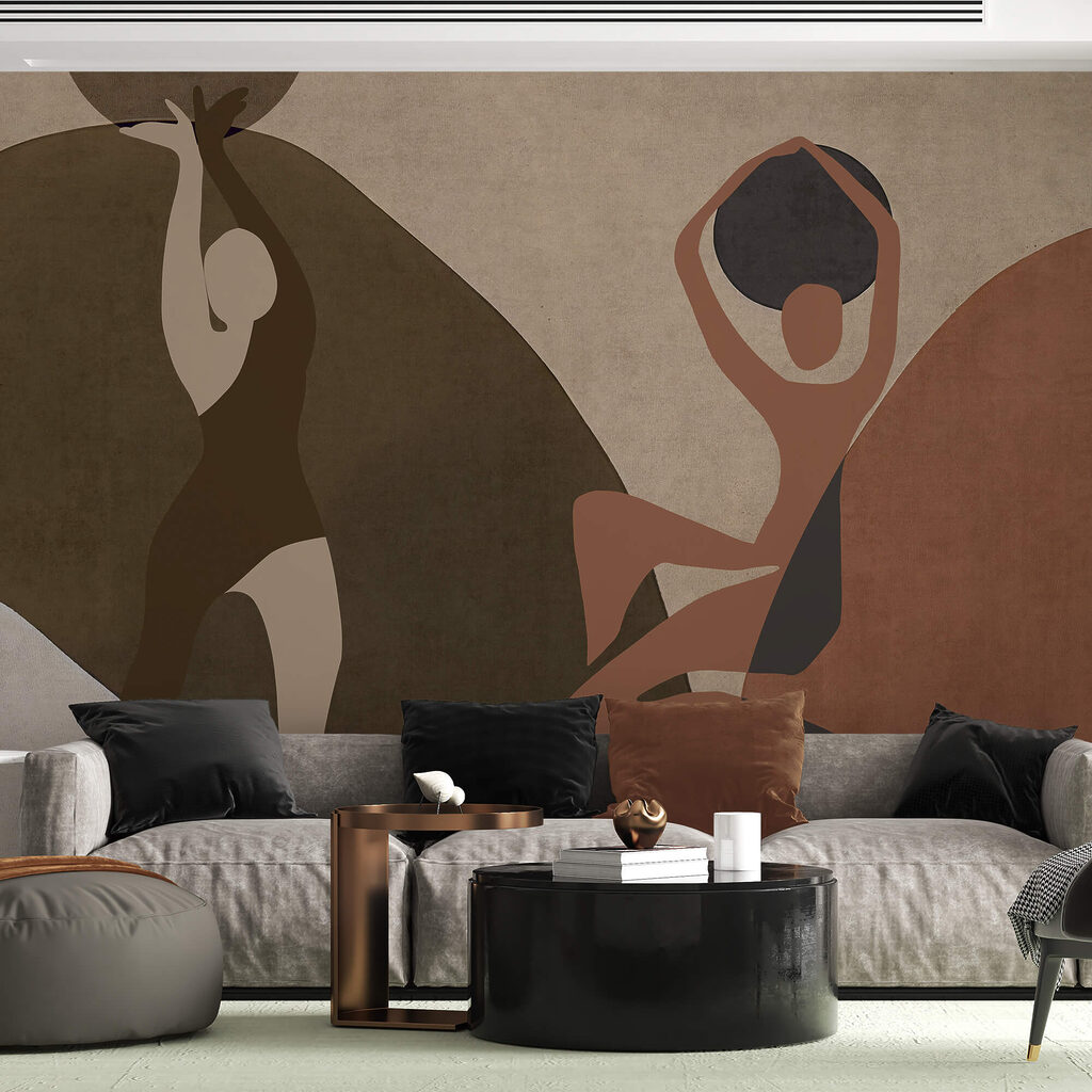 Tänzer in Erdfarben in einem Interieur