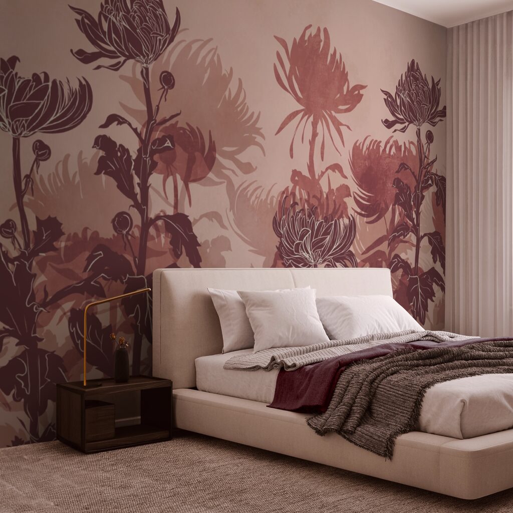 Blumen in wechselnden Höhen in einem Interieur