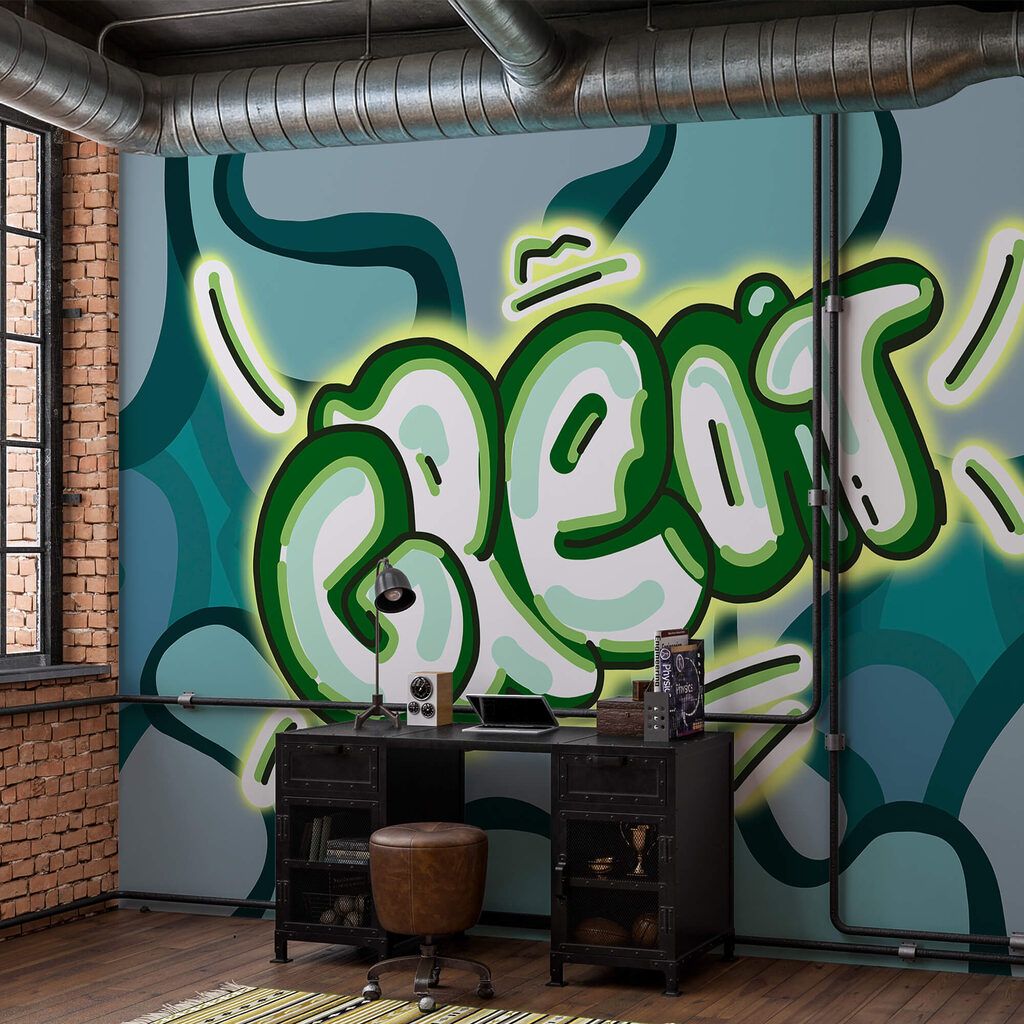 Großer Graffiti-Schriftzug in einem Interieur