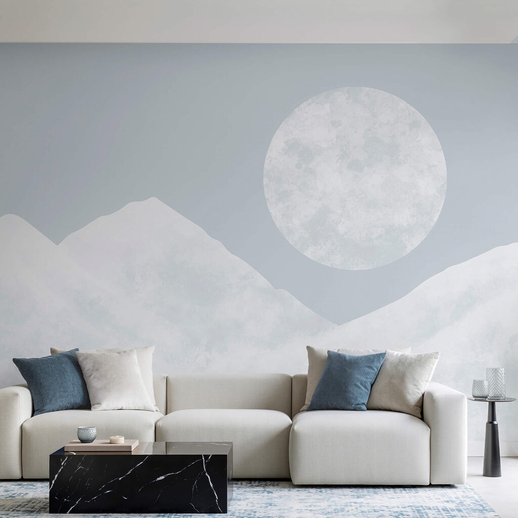 Mond über den Bergen in einem Interieur