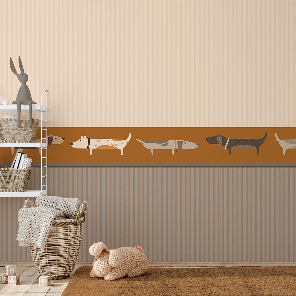 Dackel im Gänsemarsch in einem Interieur