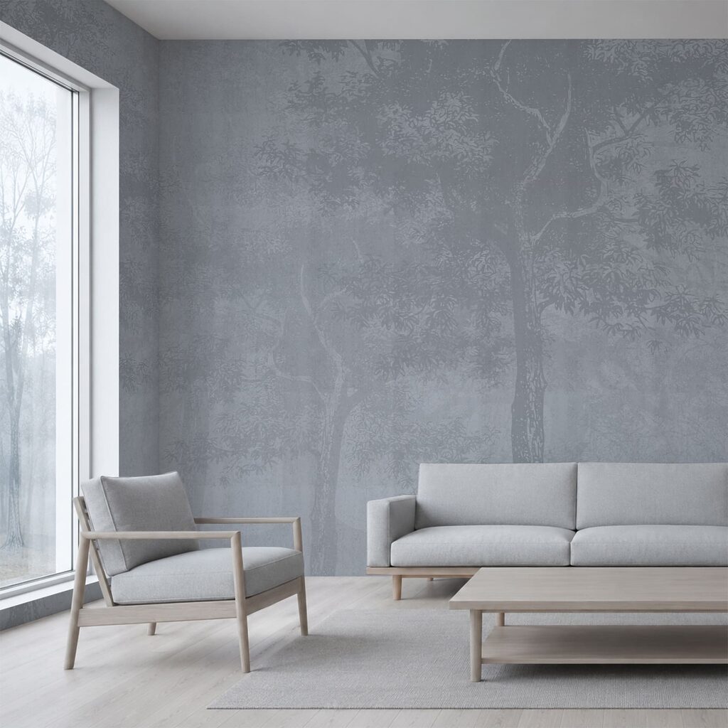 Bäume vor verwittertem Grund in einem Interieur