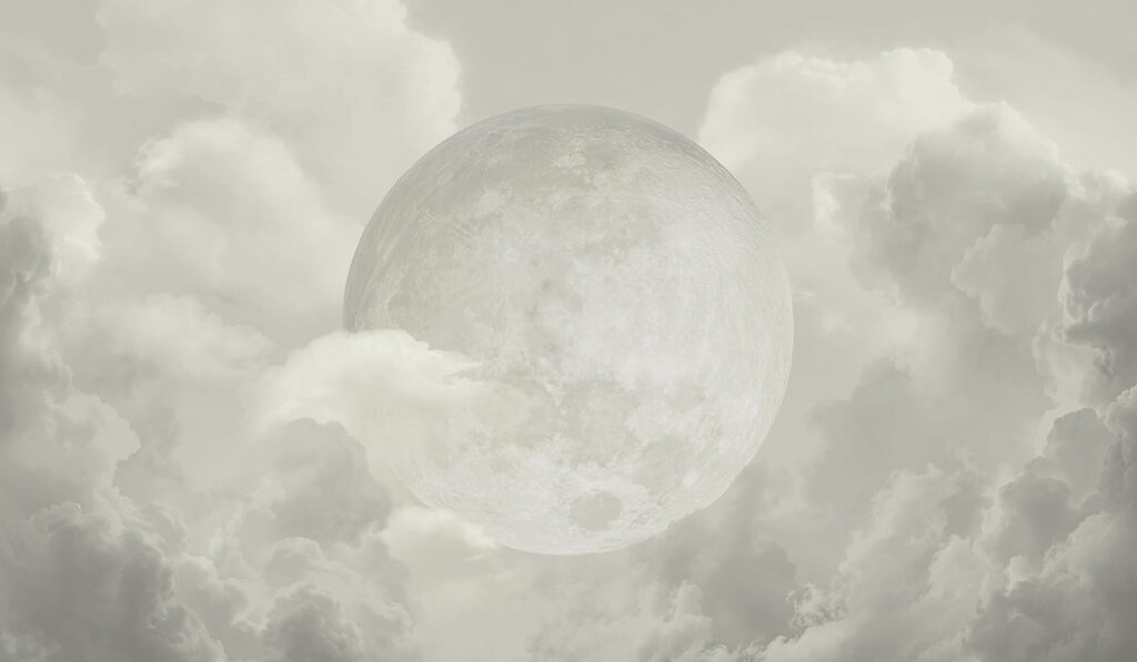 Mondlicht zwischen Wolken — ganzes Design