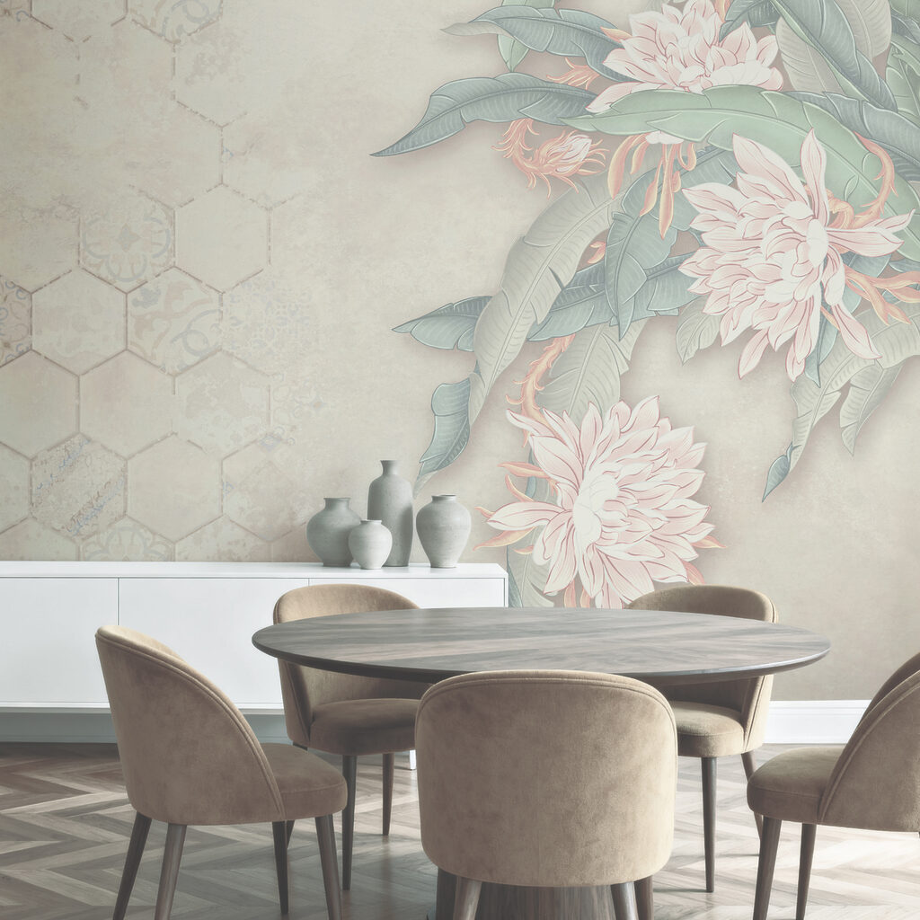 Blüten neben feinen Sechsecken in einem Interieur