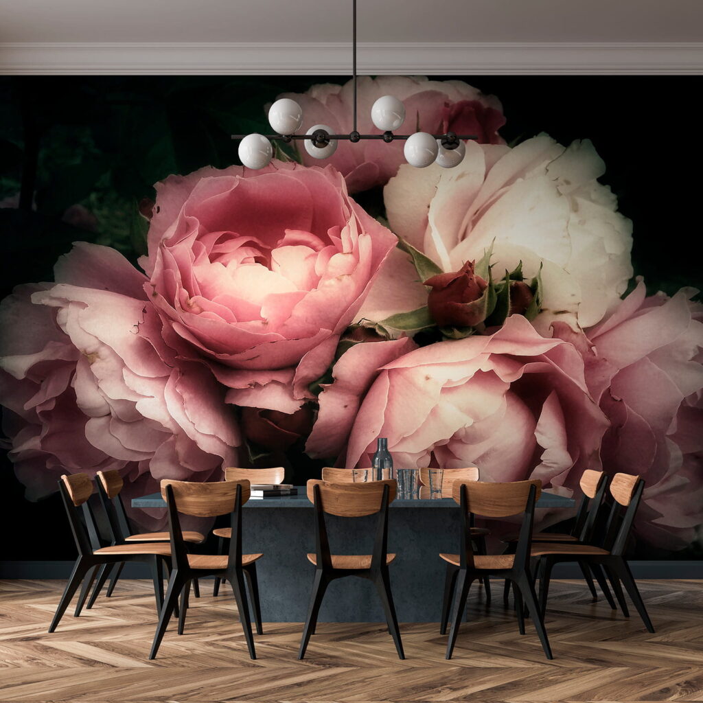 Pfingstrosen in Altrosa in einem Interieur
