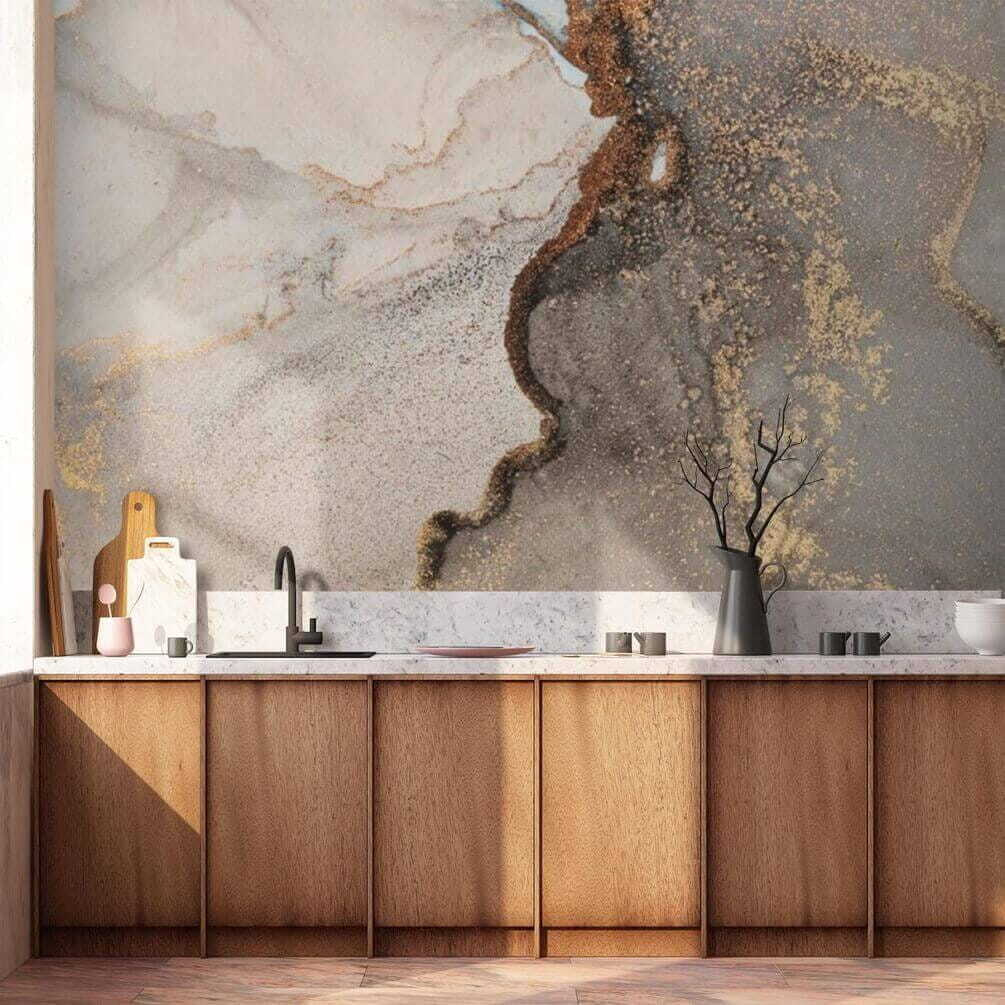 Sanfte Risse mit Goldsprenkeln in einem Interieur