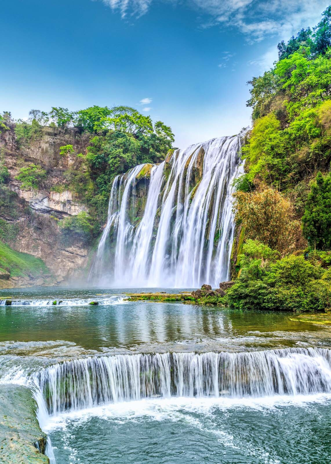 Wasserfall in Stufen — ganzes Design