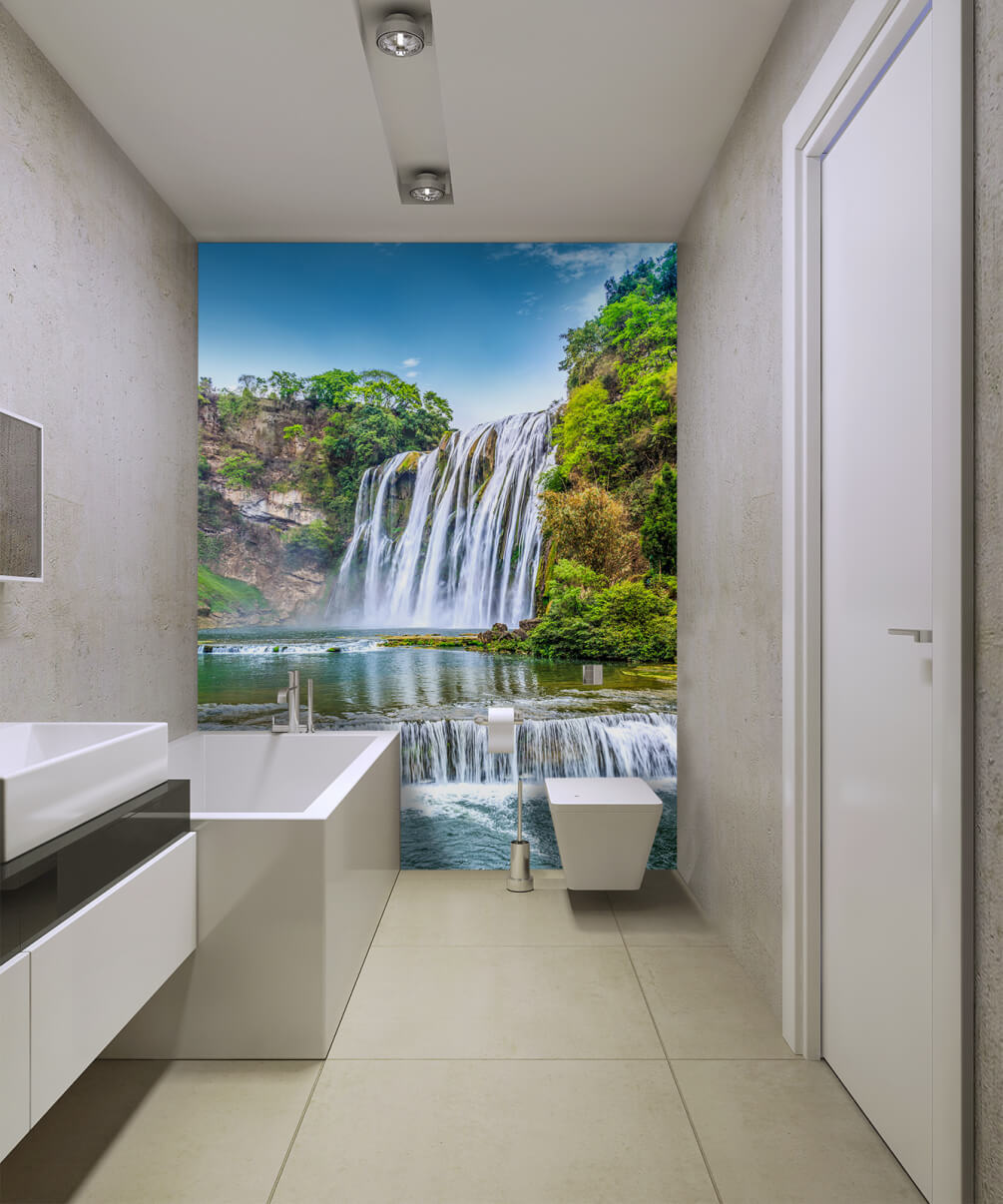 Wasserfall in Stufen in einem Interieur