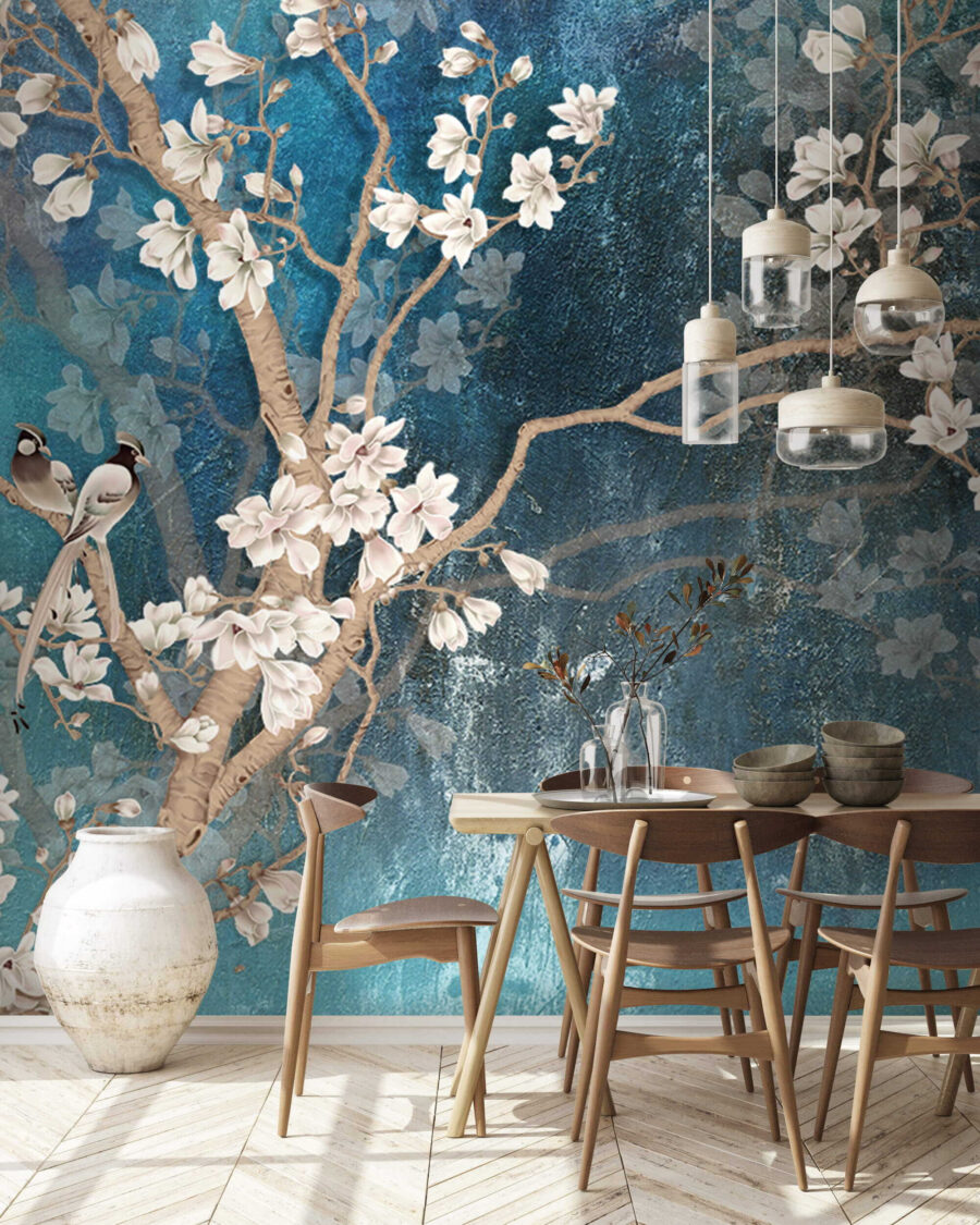 Helle Blütenzweige in einem Interieur