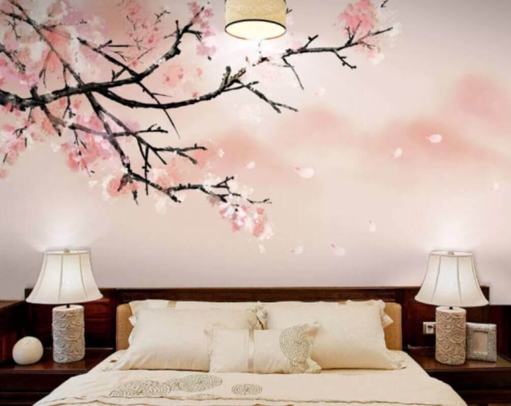 Stille rosa Blüten in einem Interieur
