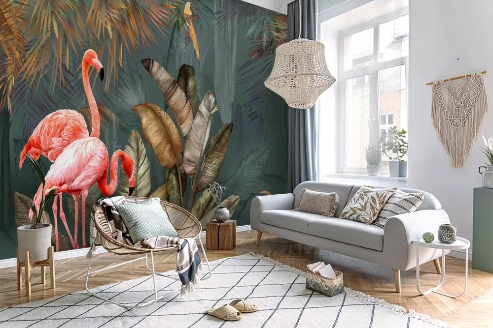 Flamingos im dichten Laub in einem Interieur