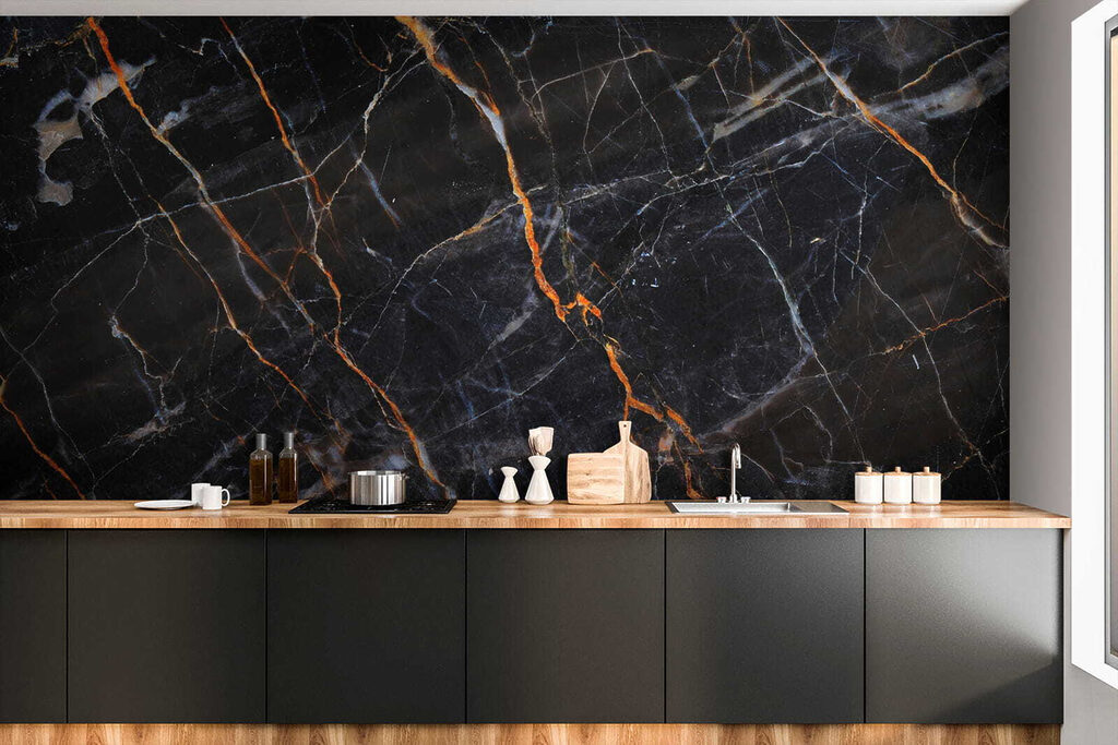 Schwarzer Marmor, feurige Adern — Interieur 11