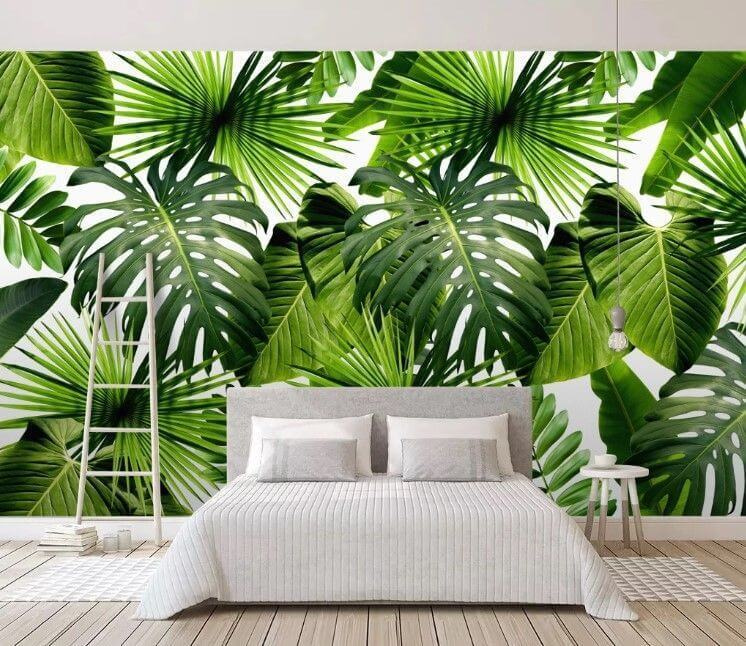 Blätter in Frühlingsgrün in einem Interieur